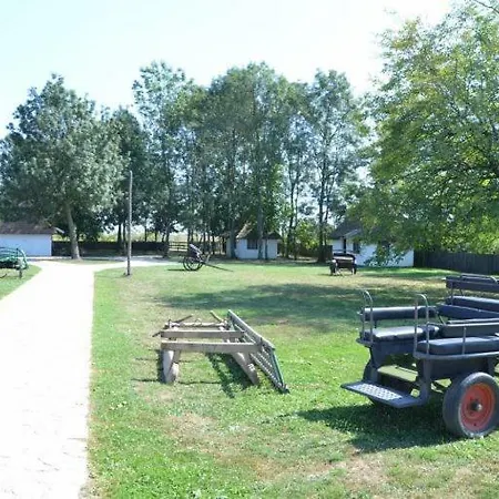 Etno Park Avlija Glusci Hotel *