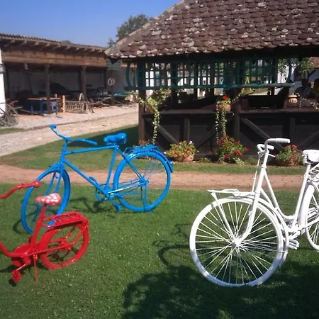 Hotel Etno Park Avlija Glusci *