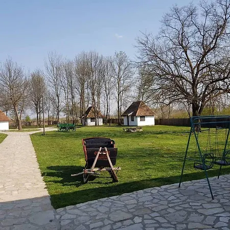 Hotel Etno Park Avlija Glusci *